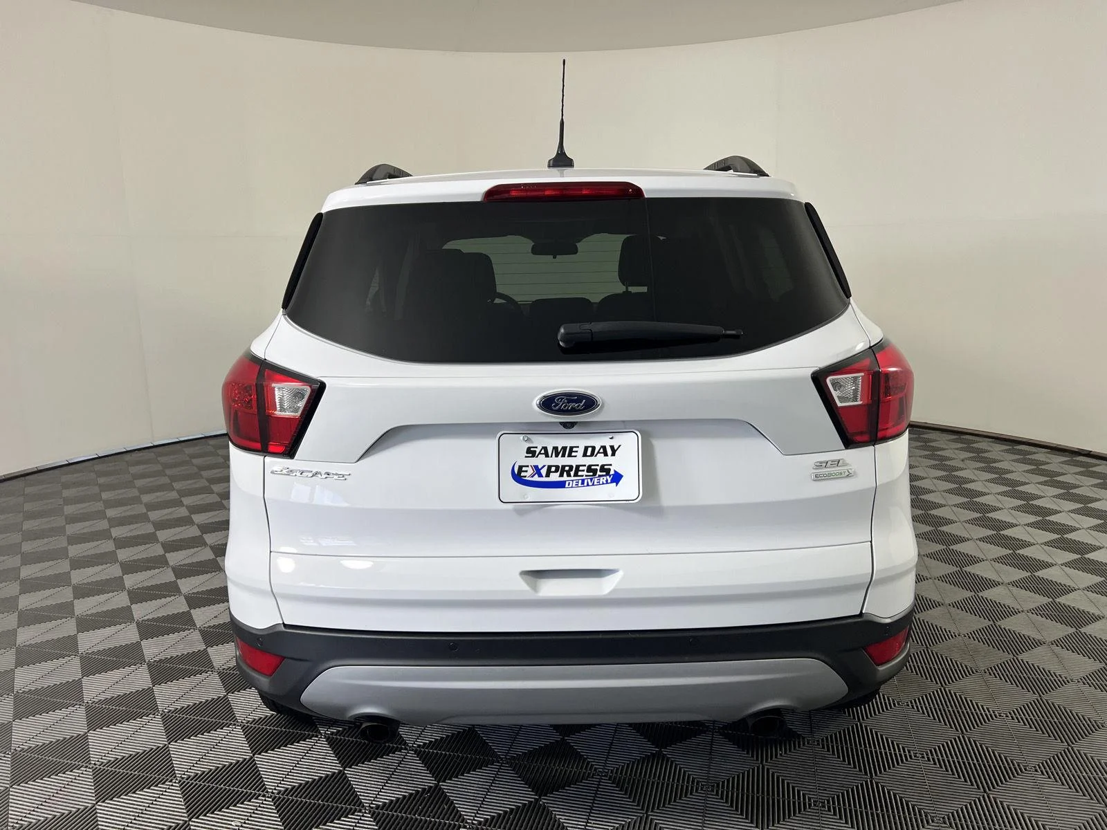 Used 2019 Oxford White Ford SEL image 26