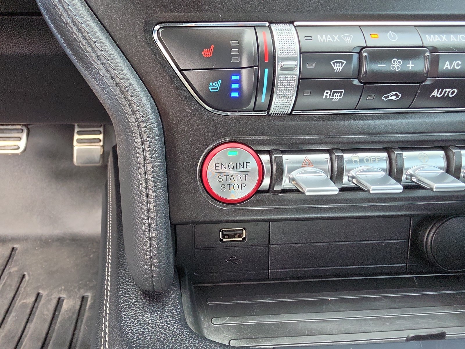 Used 2019 Blue Metallic Ford GT Premium image 25