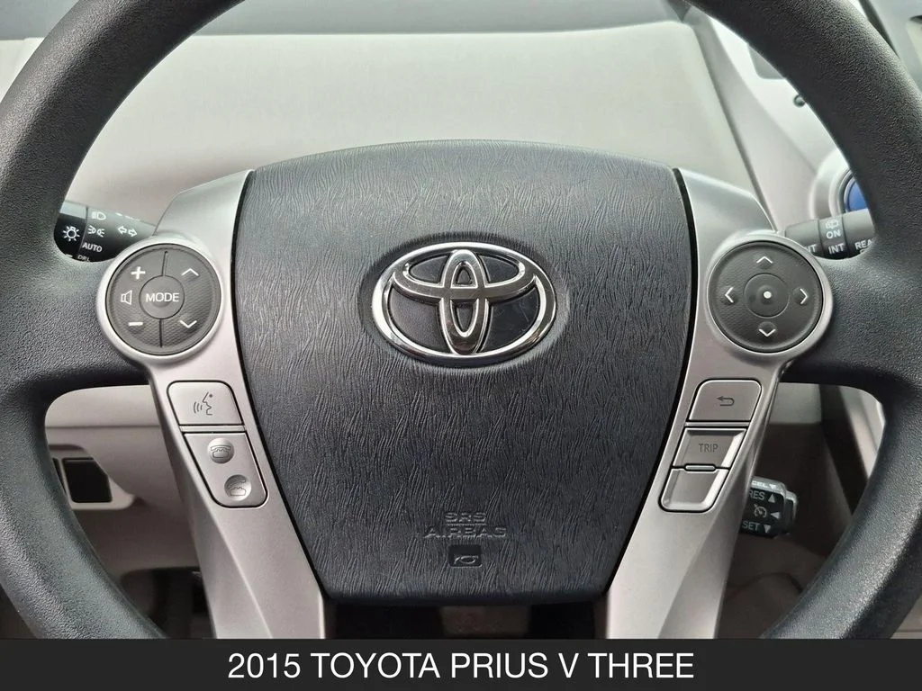 Used 2015 White Toyota Three image 12