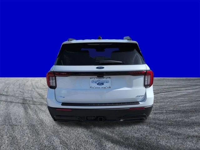 New 2026 Star White Metallic Tri-Coat Ford ST-Line image 5