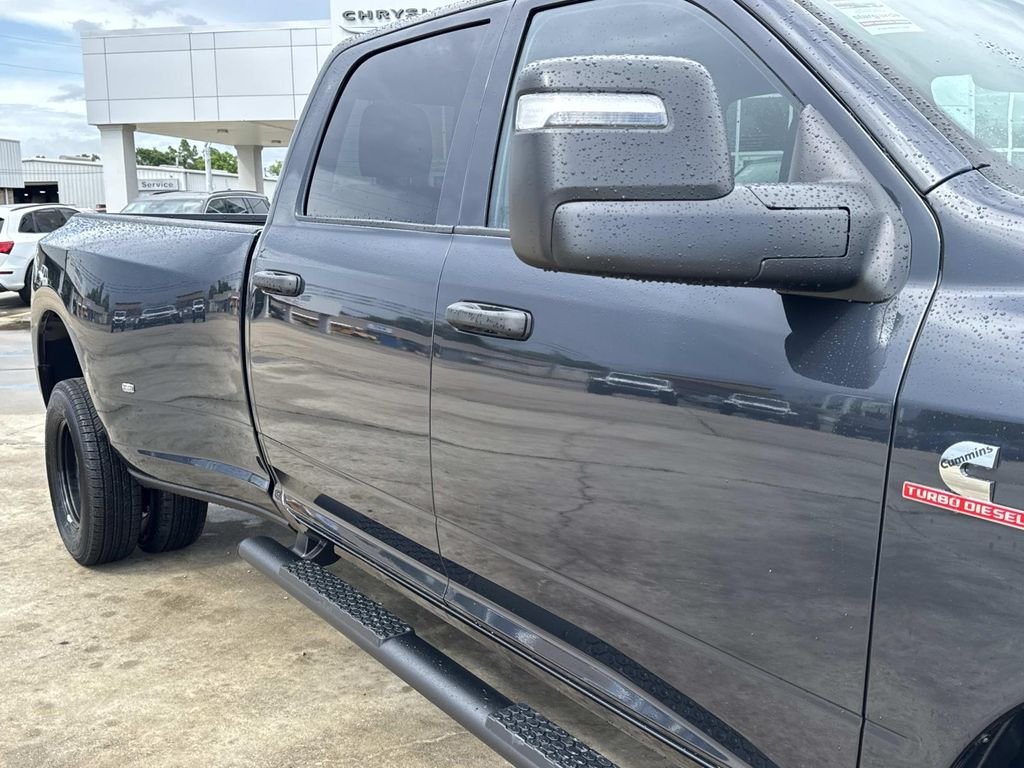 New 2026 Forged Blue Metallic Exterior Paint RAM Tradesman image 17