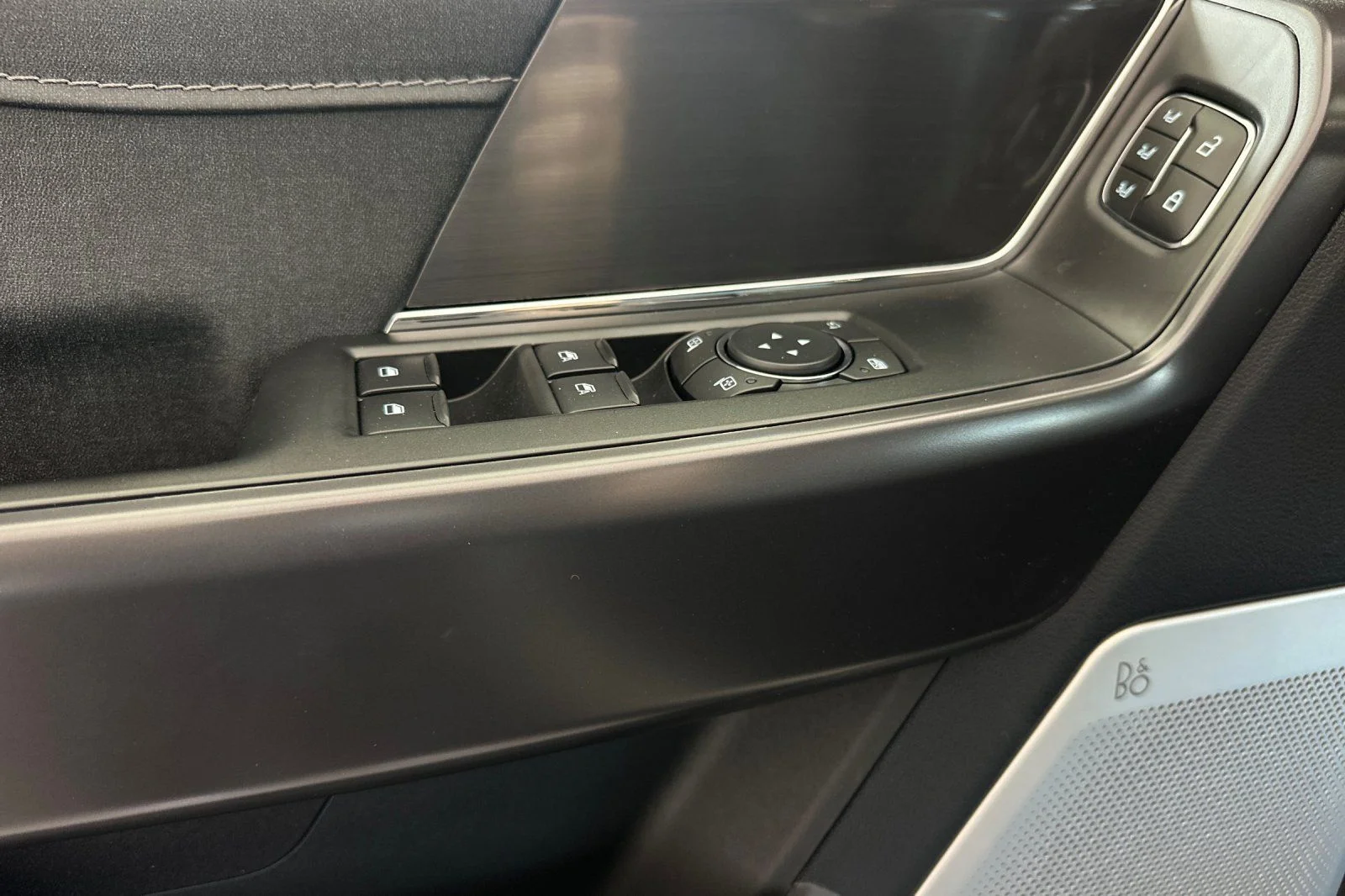 New 2026 Star White Metallic Tri-Coat Ford Lariat® image 10