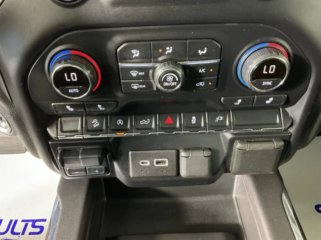 Used 2021 SUMMIT WHITE Chevrolet RST image 27