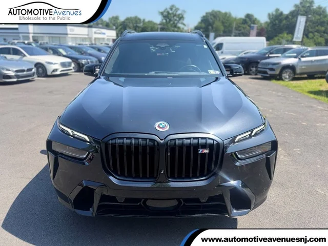 2023 BMW X7 M60i SAV w/ Executive, Climate Comfort & Bowers & Wilkins