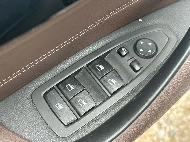 Used 2018 Black BMW sDrive28i image 26