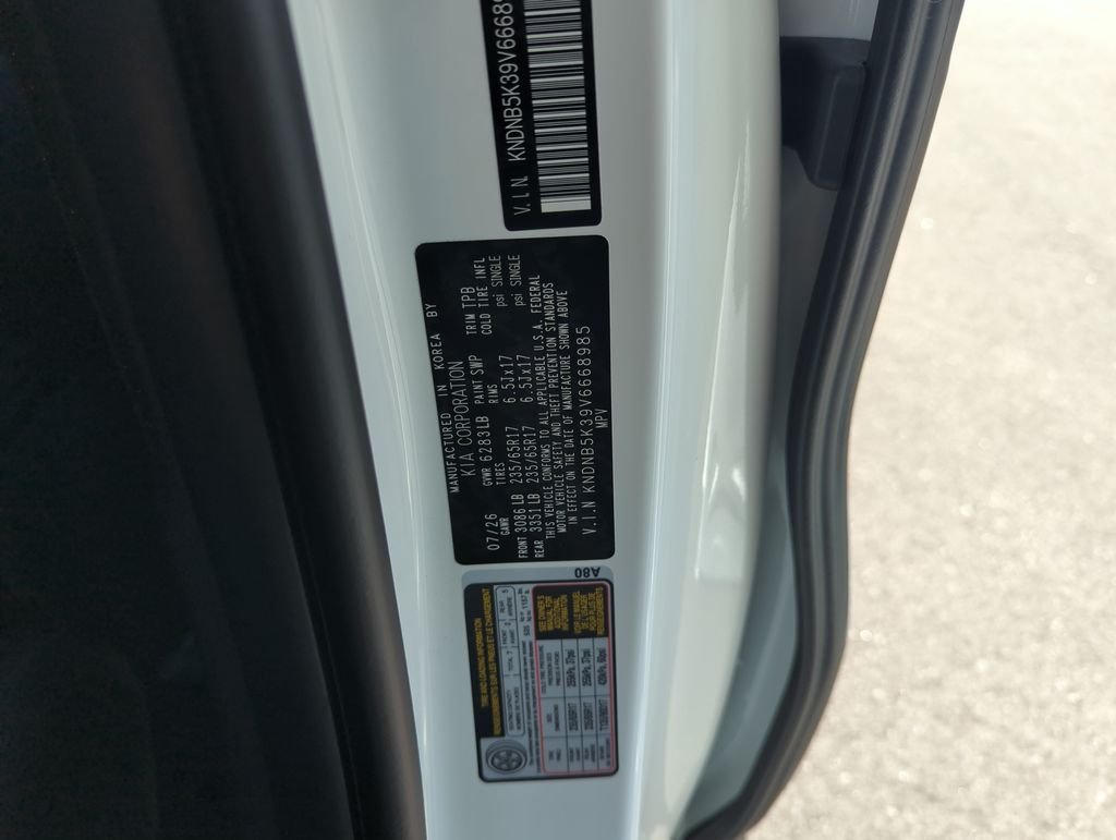 New 2027 Snow White Pearl Kia LX image 37