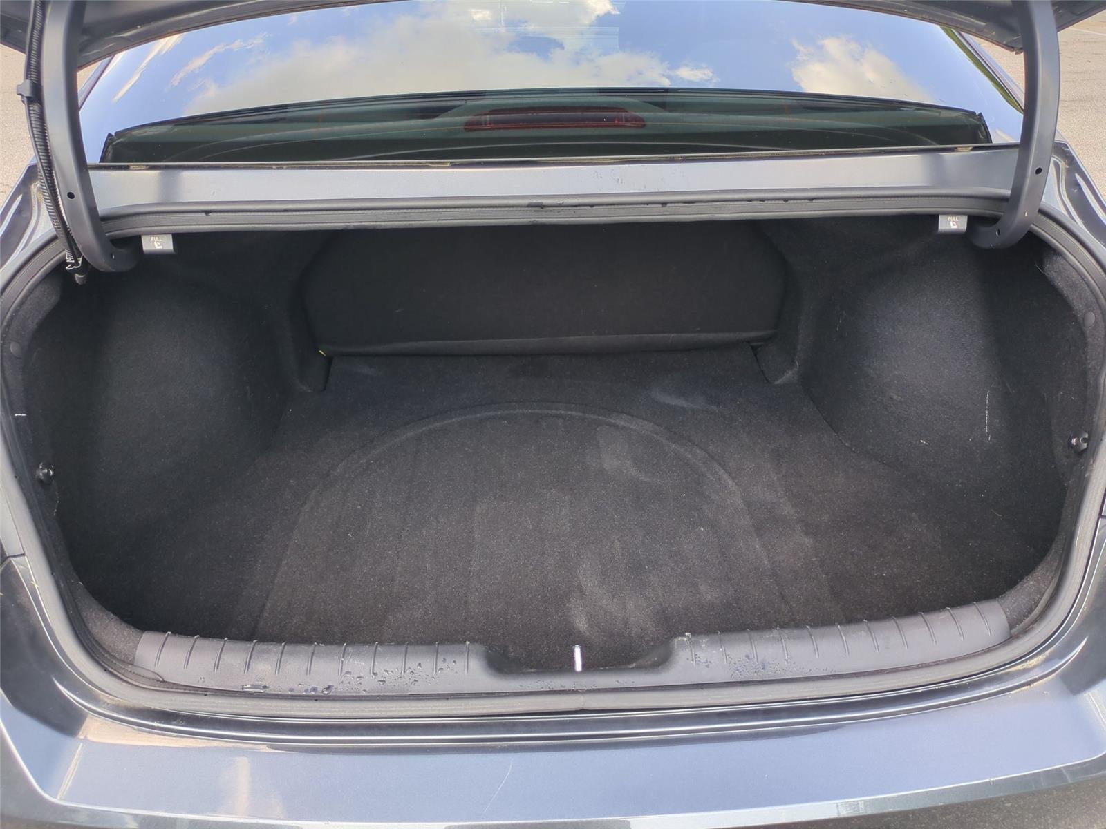 Used 2021 Fluid Metal Hyundai SE image 31