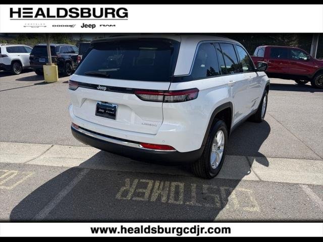 New 2026 Bright White Clear-Coat Exterior Paint Jeep Laredo image 5