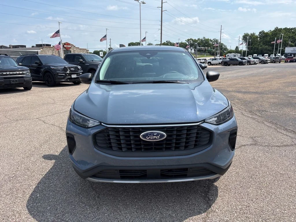 Used 2025 Vapor Blue Metallic Ford Active image 2