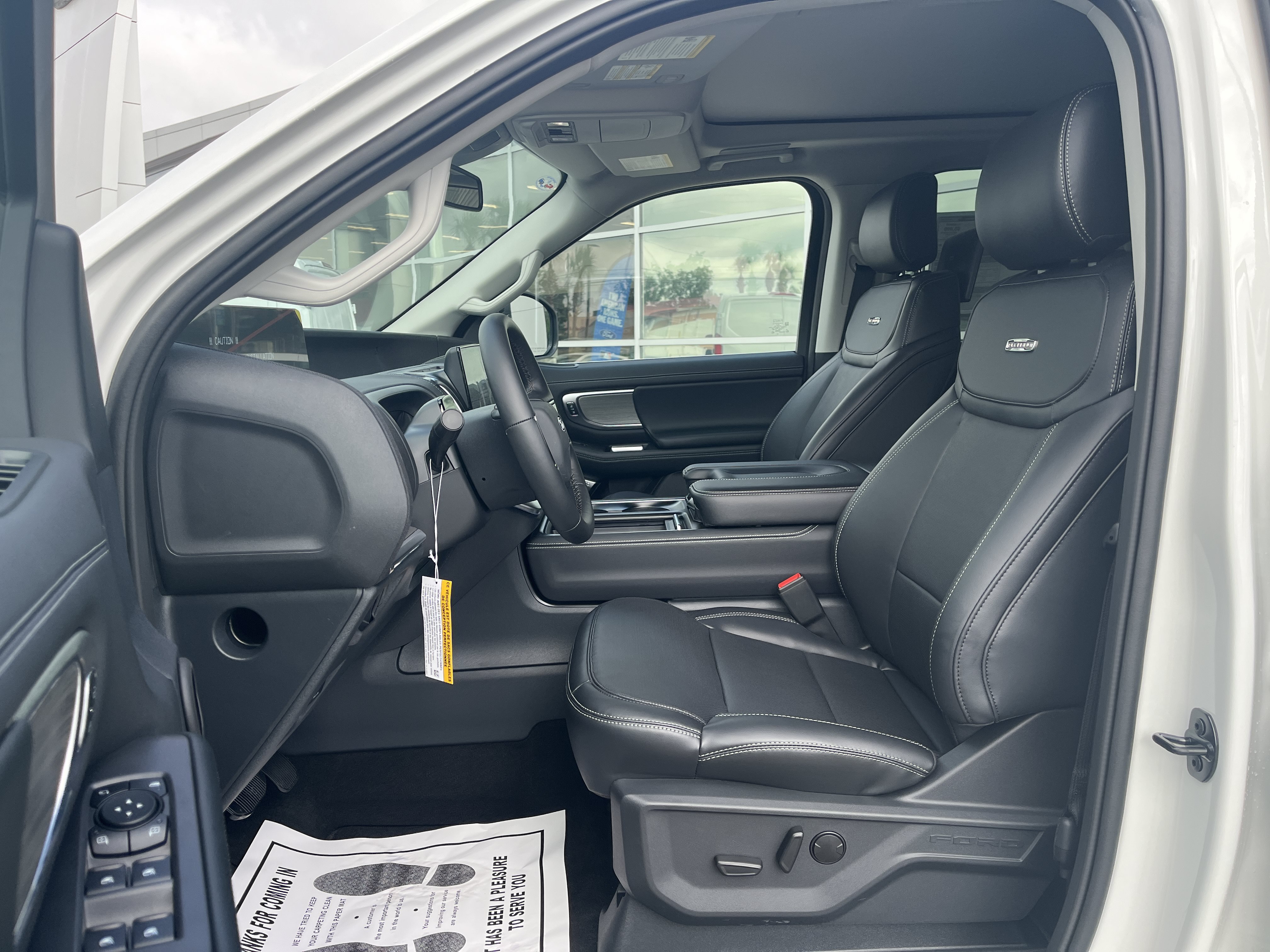 New 2027 Star White Metallic Tri-Coat Ford Platinum image 11