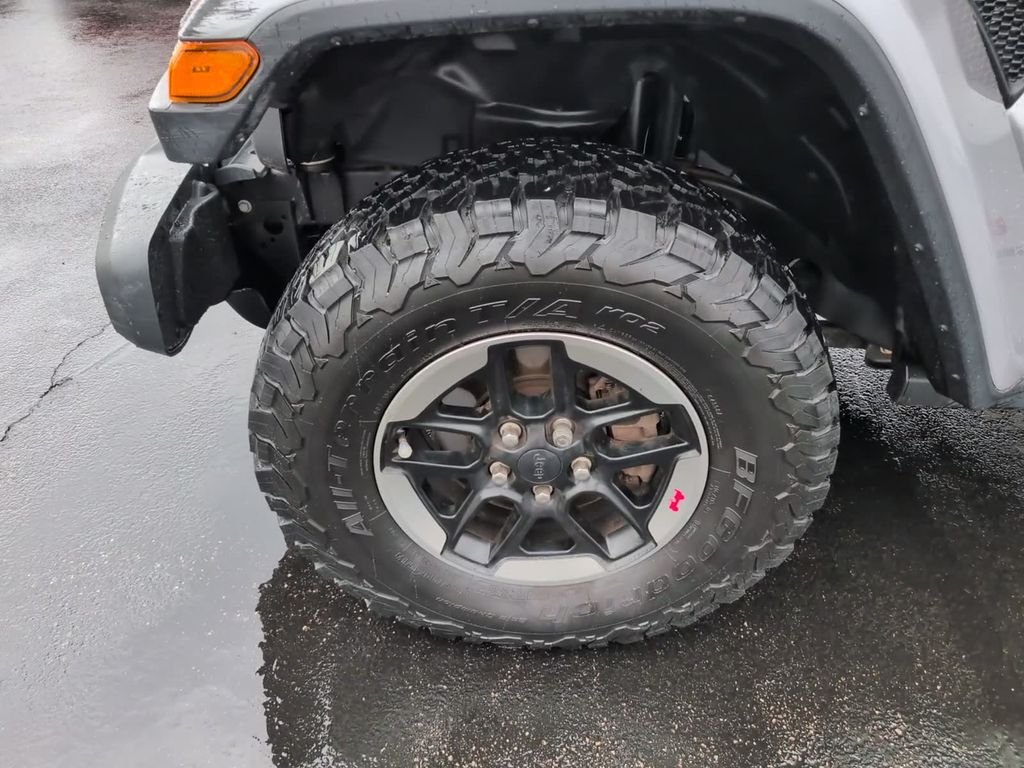 Certified Used 2018 Silver Jeep Unlimited Rubicon image 16