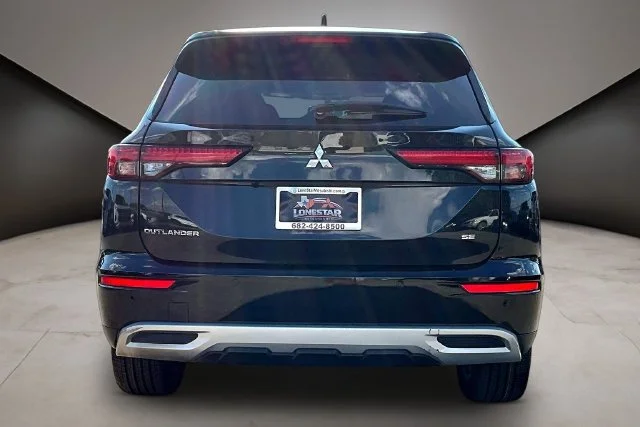 Used 2023 Black Mitsubishi SE image 5