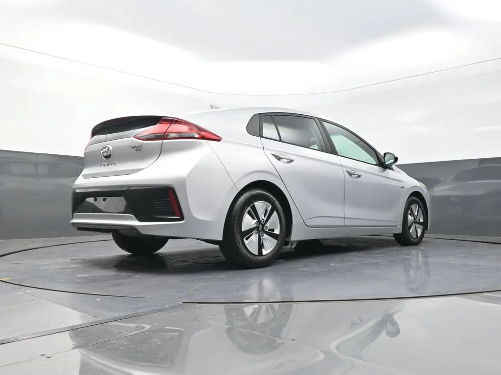 Used 2018 Silver Hyundai Blue image 29