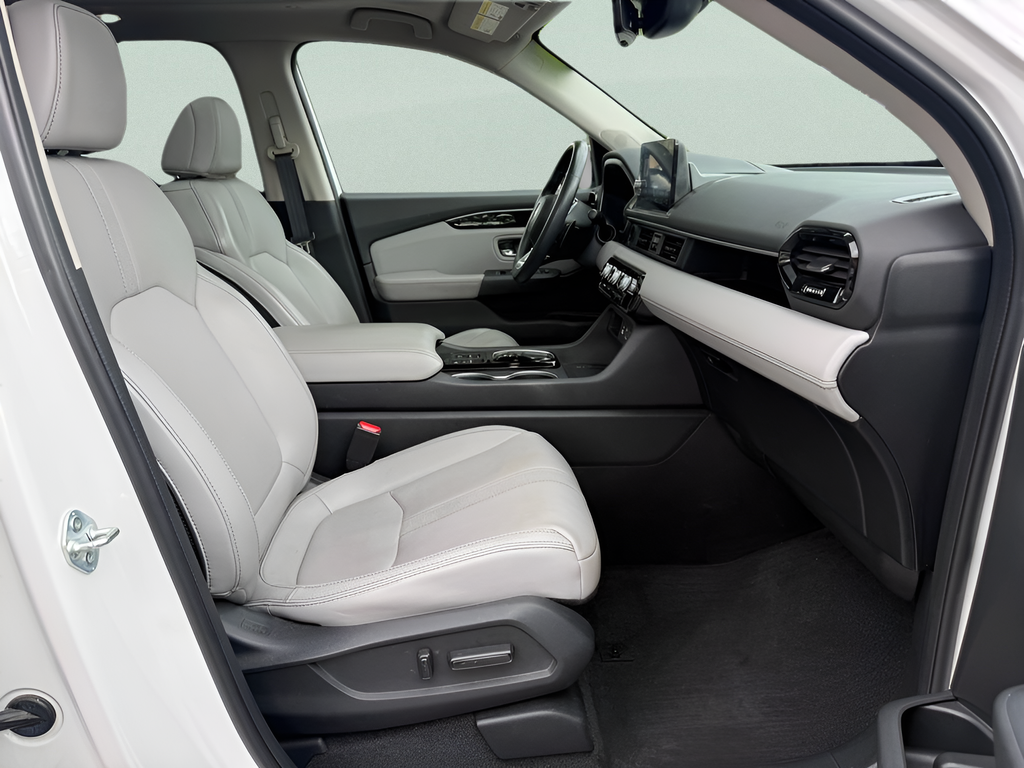 Used 2023 White Honda Touring image 13