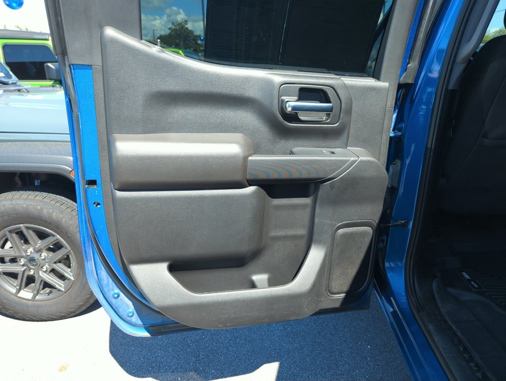 Used 2022 Blue Chevrolet Custom image 25
