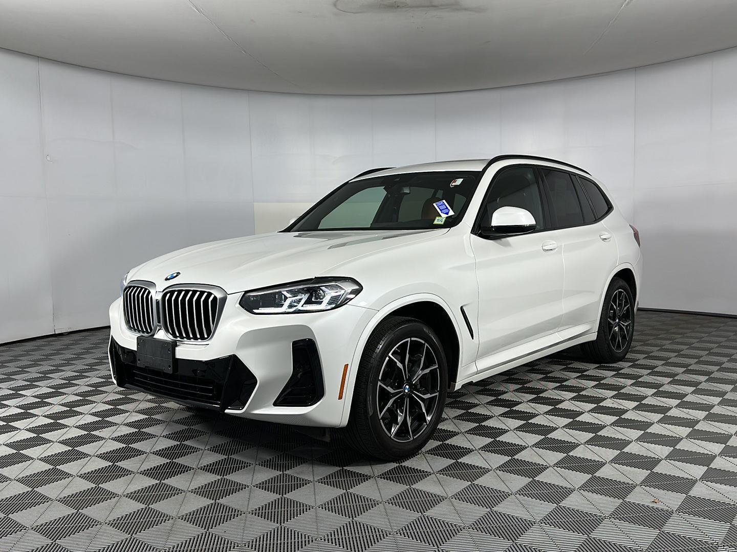 Used 2024 Mineral White Metallic BMW xDrive30i image 3