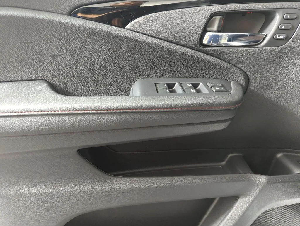 New 2026 Platinum White Pearl Honda Black Edition image 14