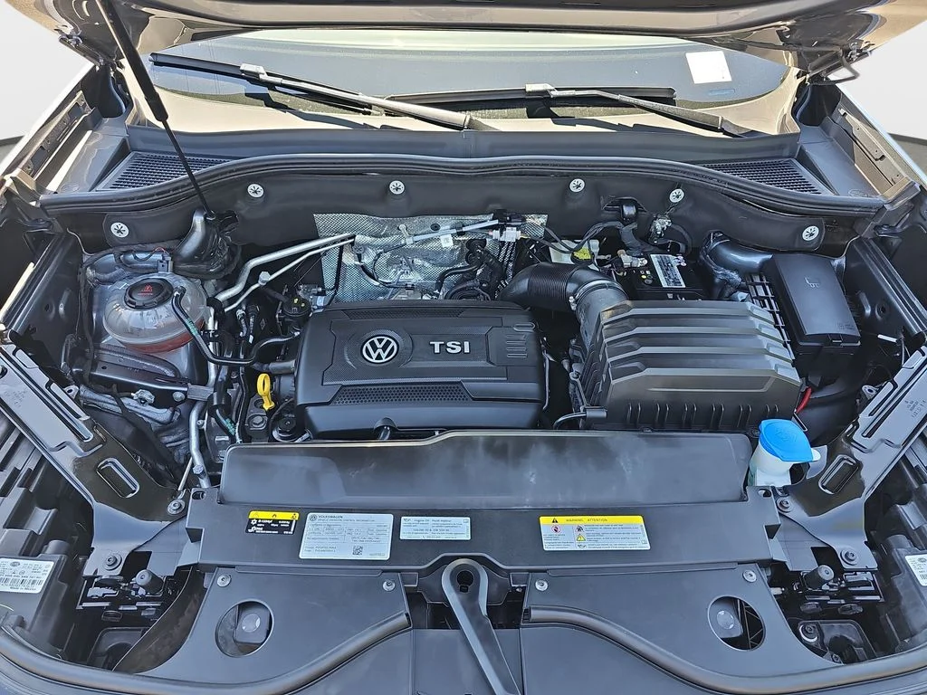 Used 2023  Volkswagen 2.0T SE w/Technology image 33