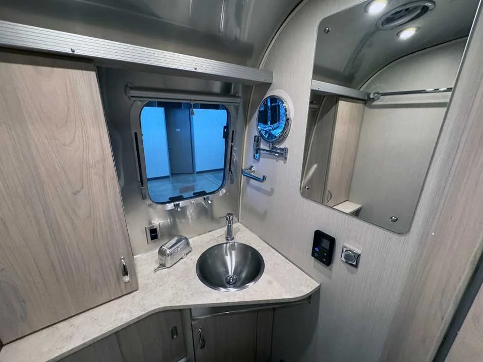 New 2027 SILVER AIRSTREAM  image 25