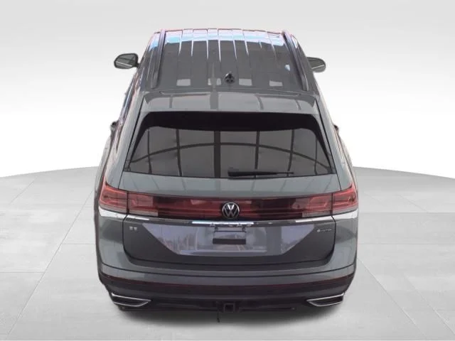 Used 2025  Volkswagen 2.0T SE w/Technology image 10