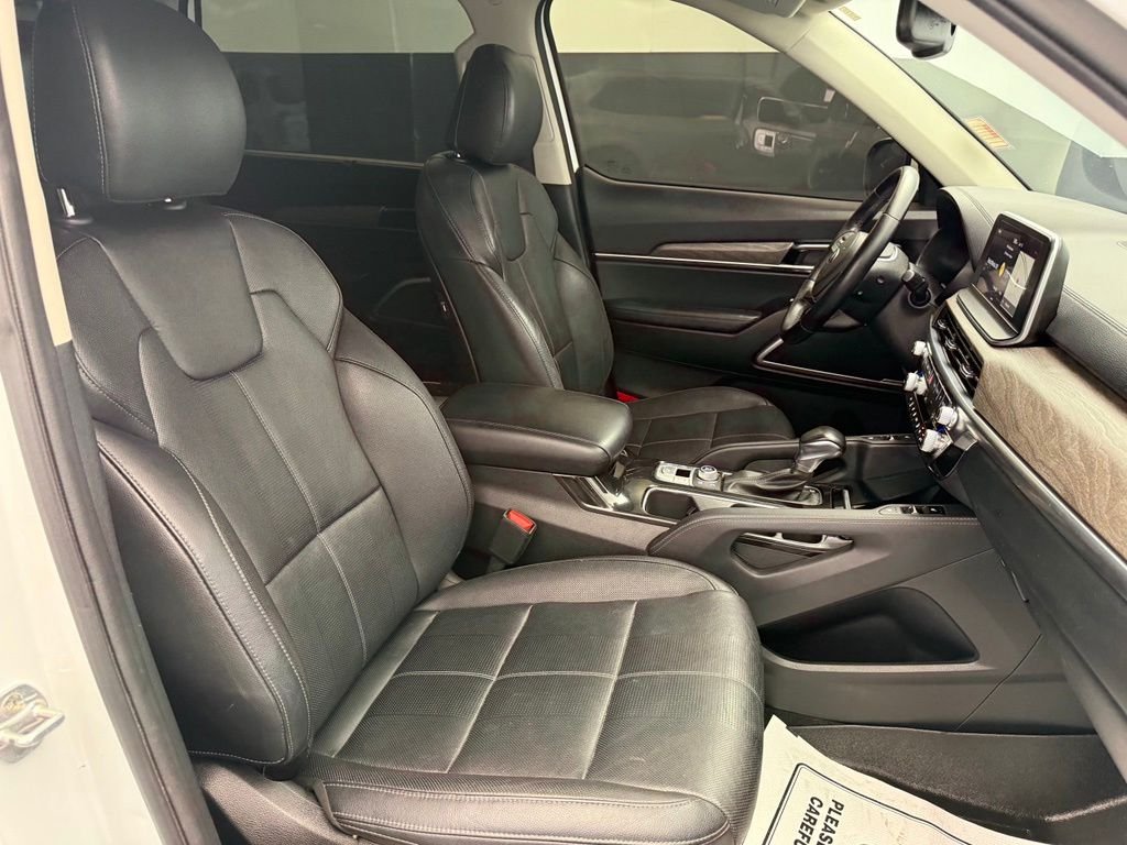 Used 2021 White Kia EX image 68