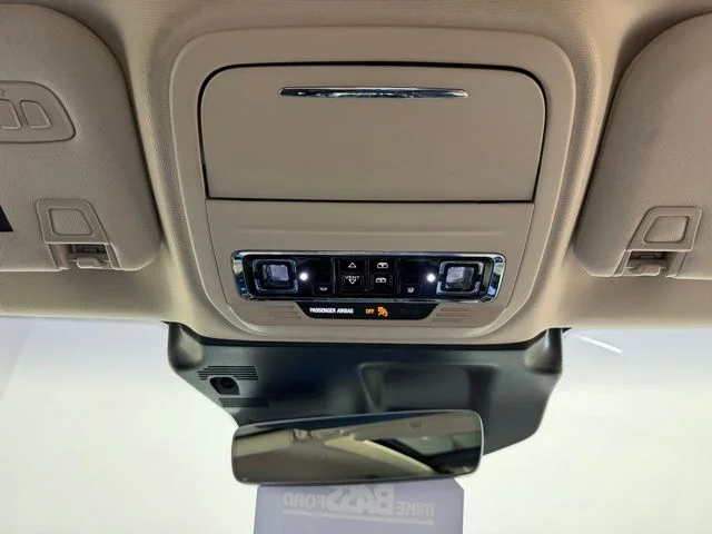 Used 2023 Silver Lincoln Standard image 33