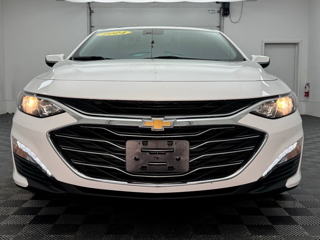 Used 2024 Summit White Chevrolet LT image 13