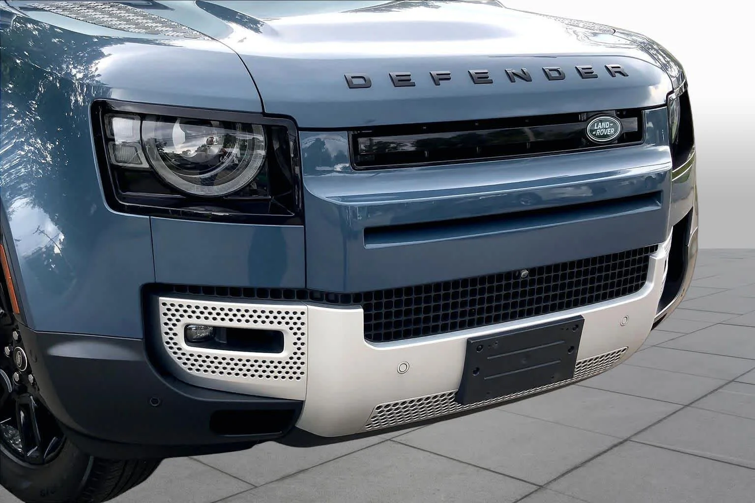 Used 2024 Tasman Blue Metallic Land Rover S image 28