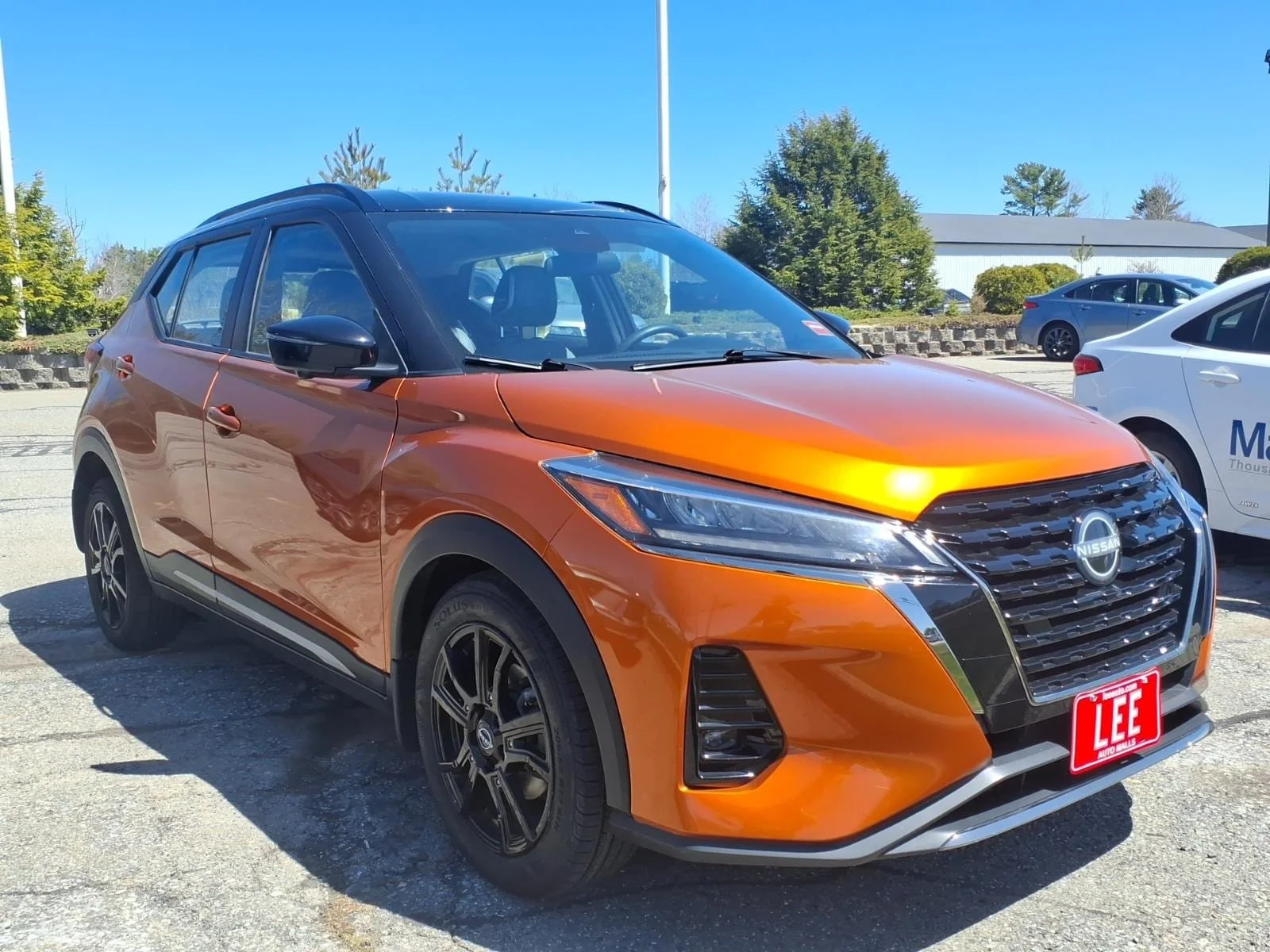 Used 2023 Orange Metallic Nissan SR image 3