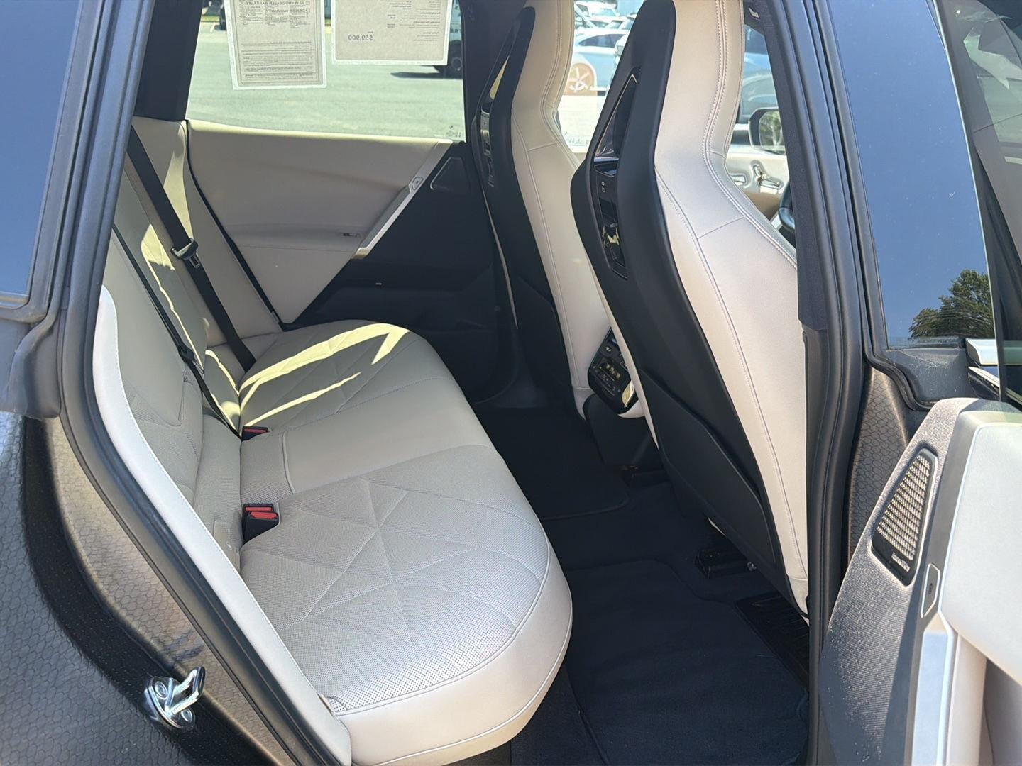 Used 2024 Black Sapphire Metallic BMW M60 image 13
