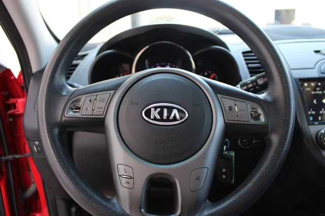 Used 2010 Red Kia Plus image 8