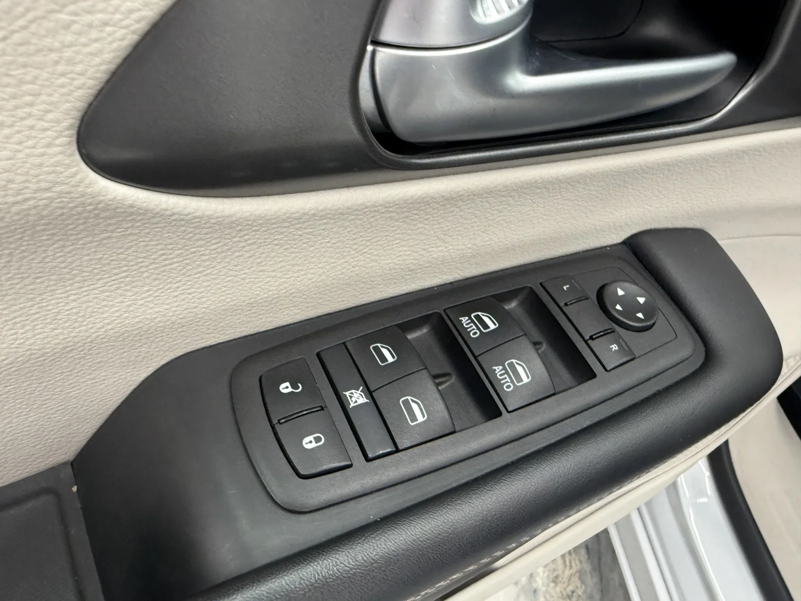 Used 2024 SILVER Chrysler Touring L image 30