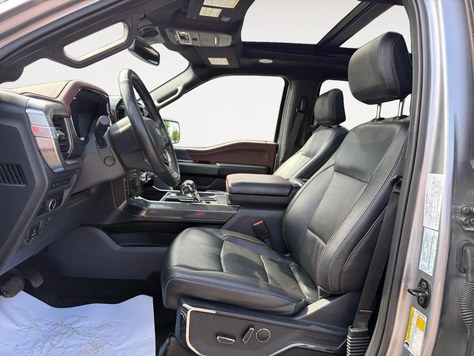 Used 2023 Iconic Silver Ford LARIAT image 10
