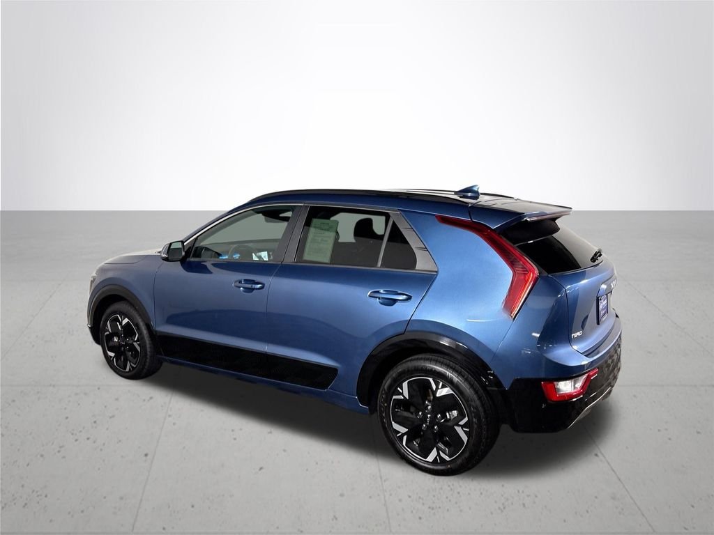 Used 2024 Blue Kia Wind image 8