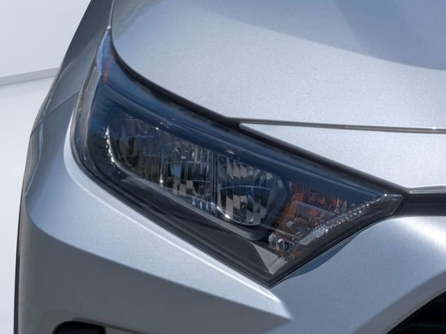 Used 2019 Silver Toyota LE image 9