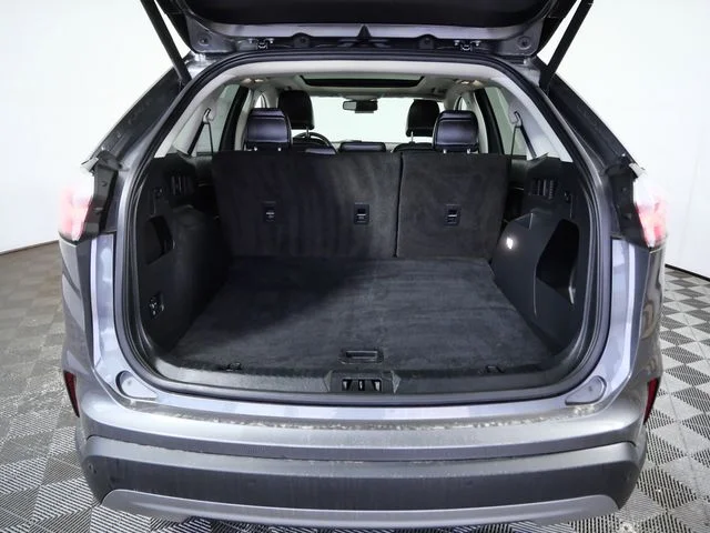 Used 2024 Gray Ford SEL image 9