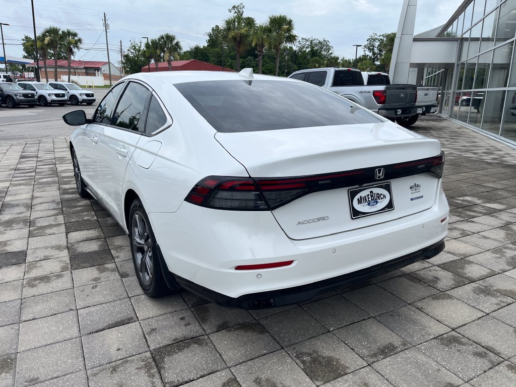 Used 2025 Platinum White Honda EX-L image 4