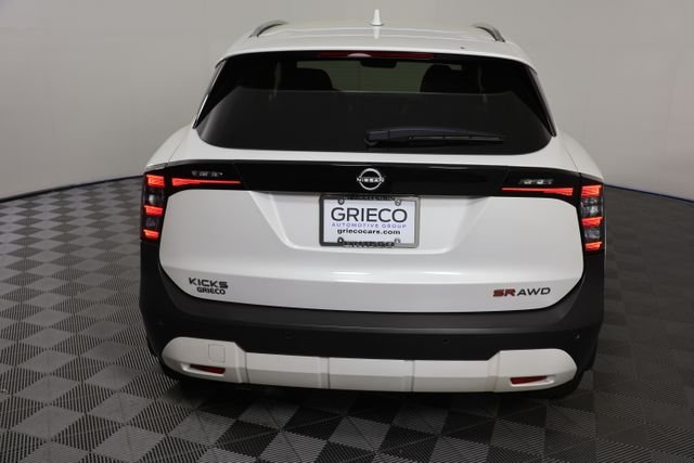 Used 2025 Aspen White Nissan SR image 7