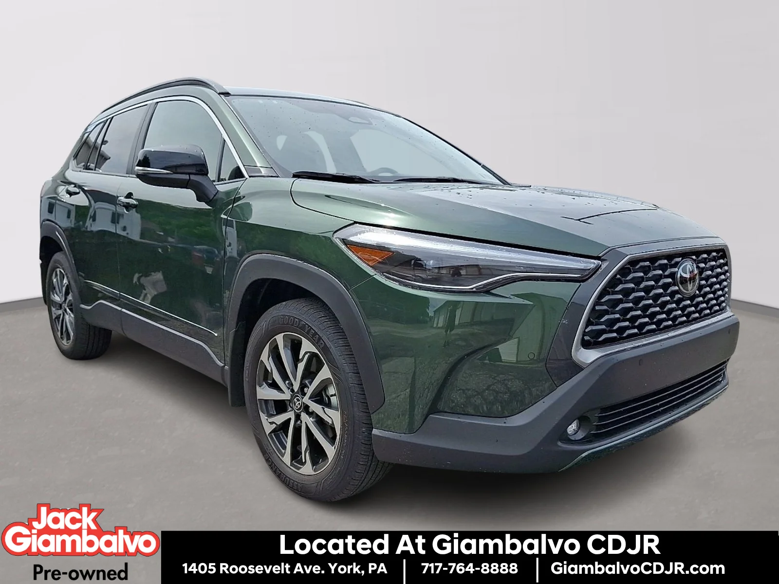 Used 2025 Green Toyota XLE image 1