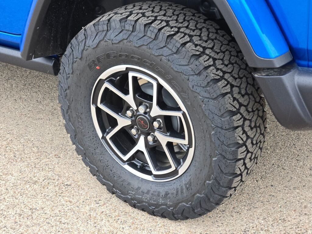 New 2026 Hydro Blue Pearl-Coat Exterior Paint Jeep Rubicon image 15