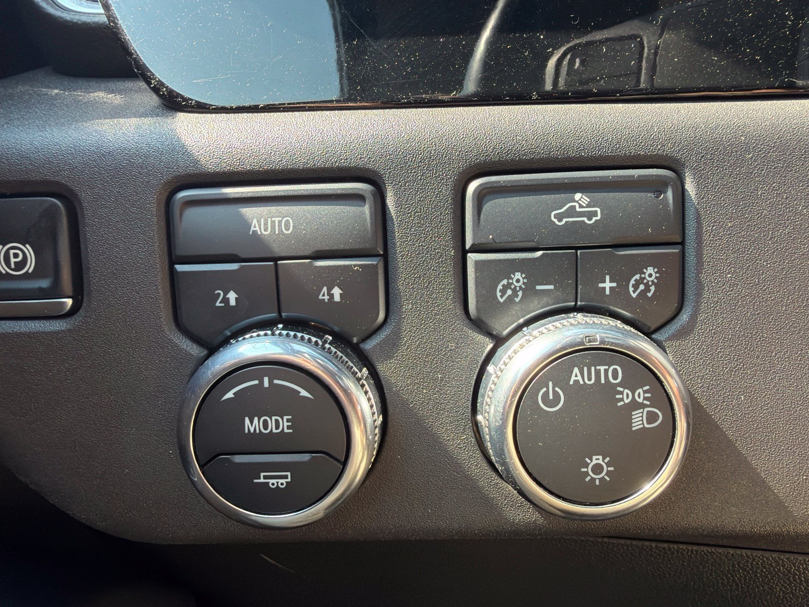 Used 2024 Summit White GMC SLE image 23