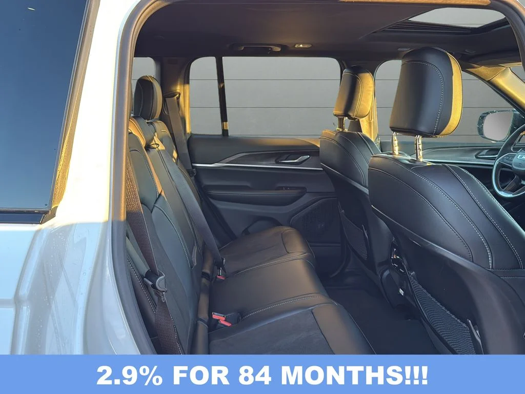 New 2026 Bright White Clear-Coat Exterior Paint Jeep Altitude image 14