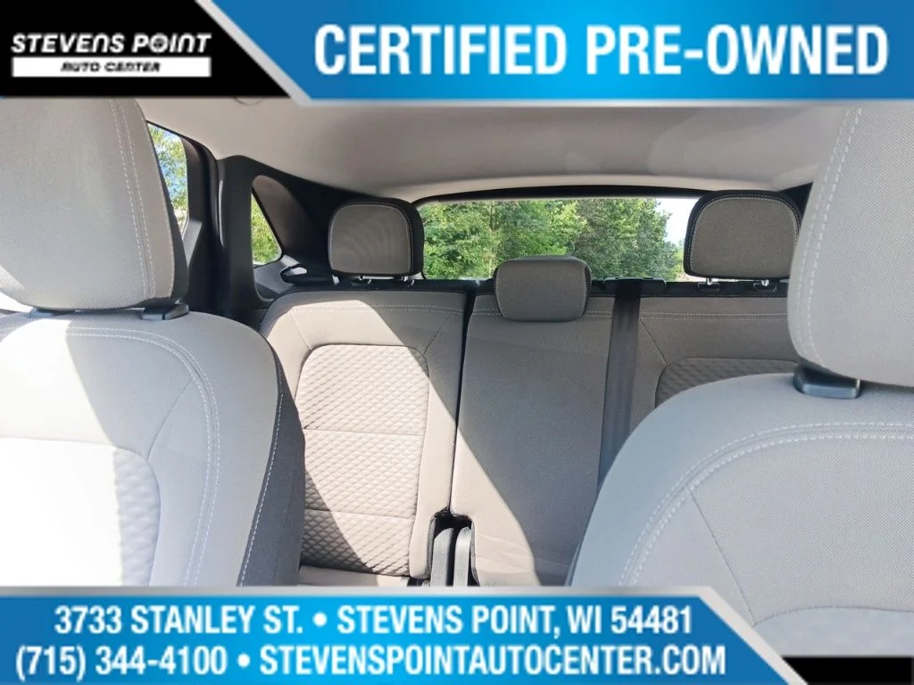 Used 2022 Red Metallic Ford SE image 28