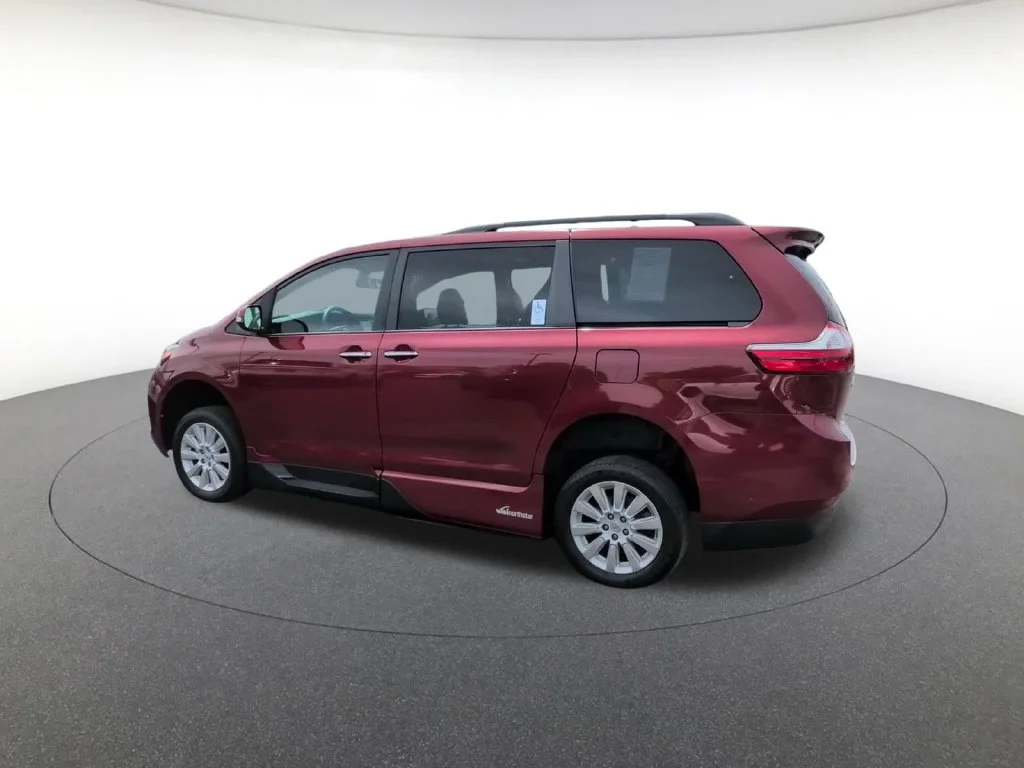 Used 2015 Red Toyota Limited Premium image 9