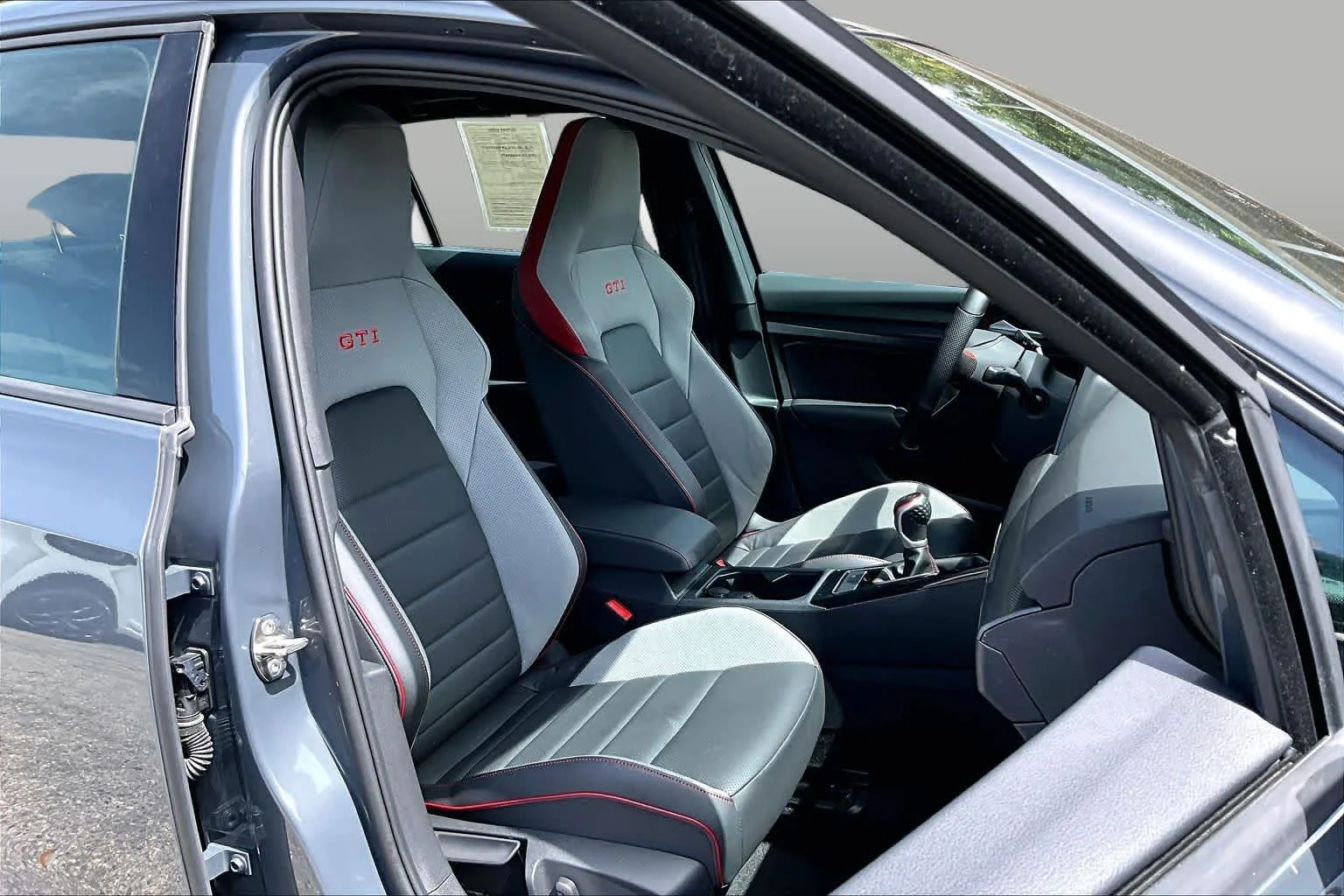 Used 2024 Graphite Gray/Black Roof Volkswagen 380 Autobahn image 9