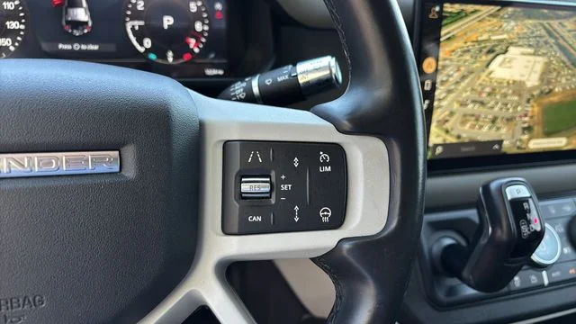 Used 2022  Land Rover SE image 24