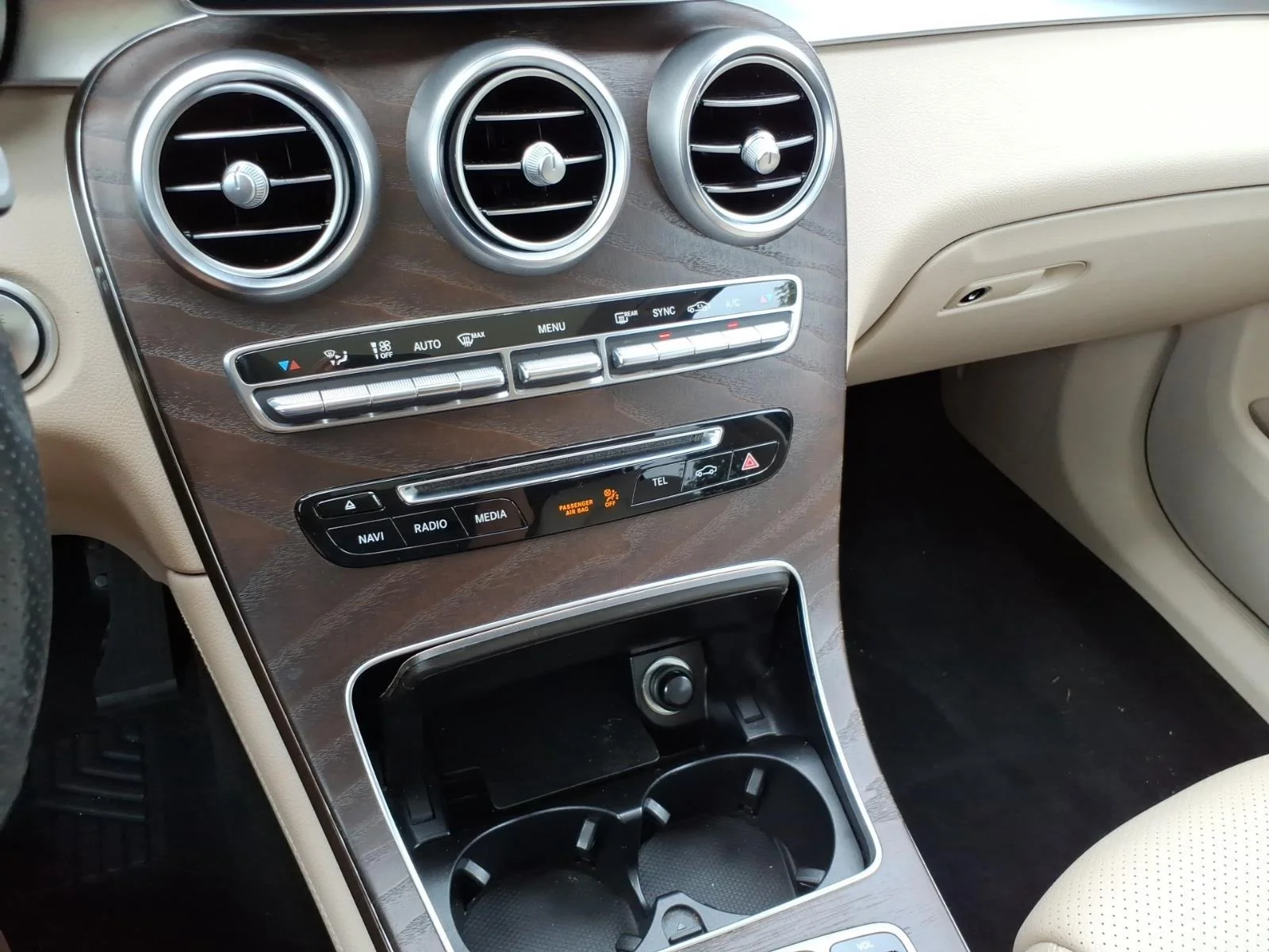Used 2018 designo Cardinal Red Metallic Mercedes-Benz GLC 300 image 21