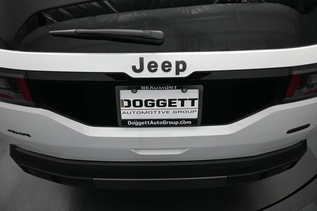 New 2026 Bright White Clear-Coat Exterior Paint Jeep Overland image 23
