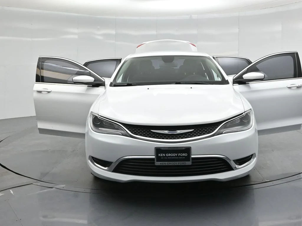 Used 2015 White Chrysler Limited image 27