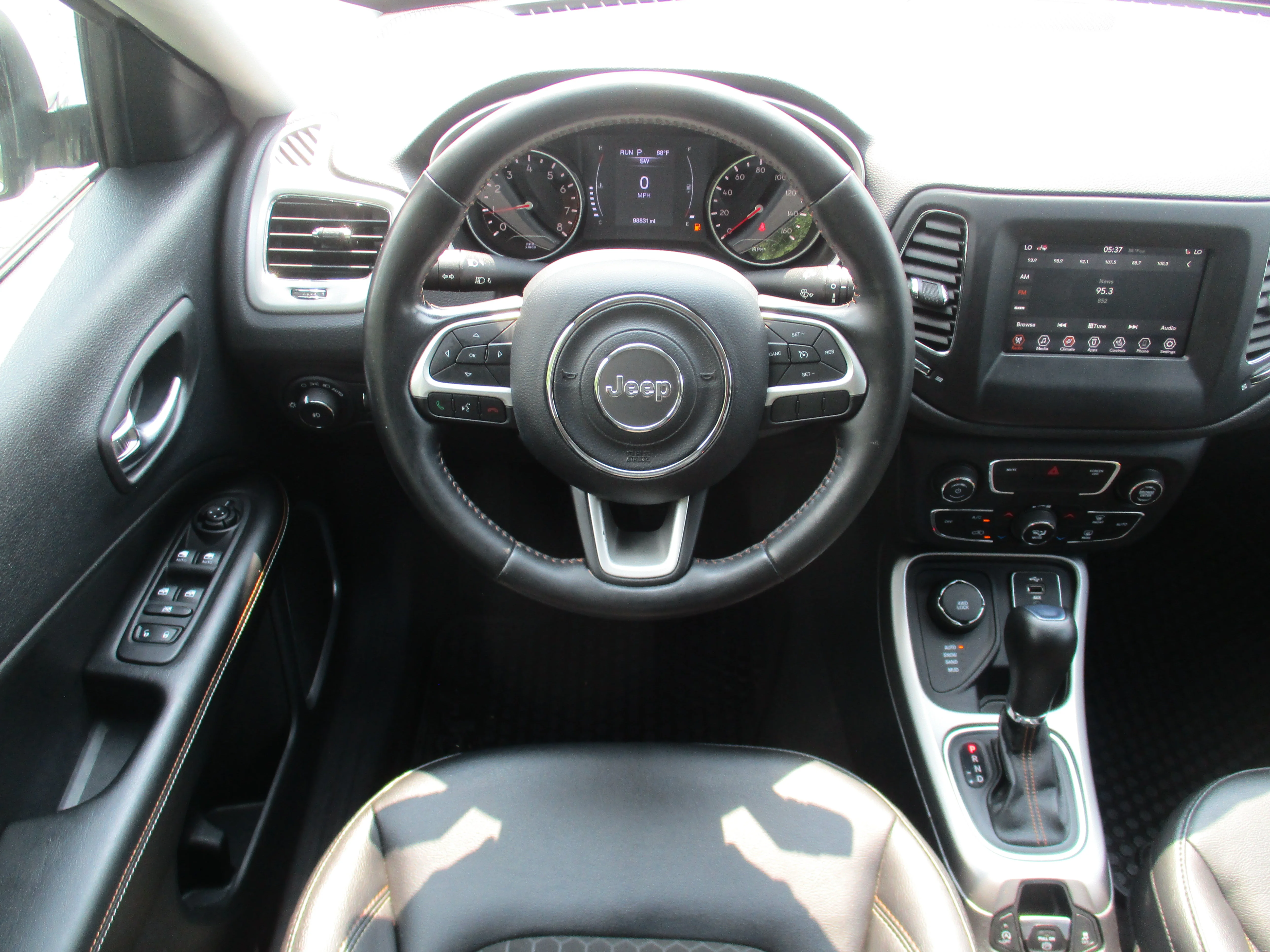 Used 2020 White Clearcoat Jeep Latitude image 8